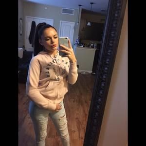 Meet your Posher, Emily